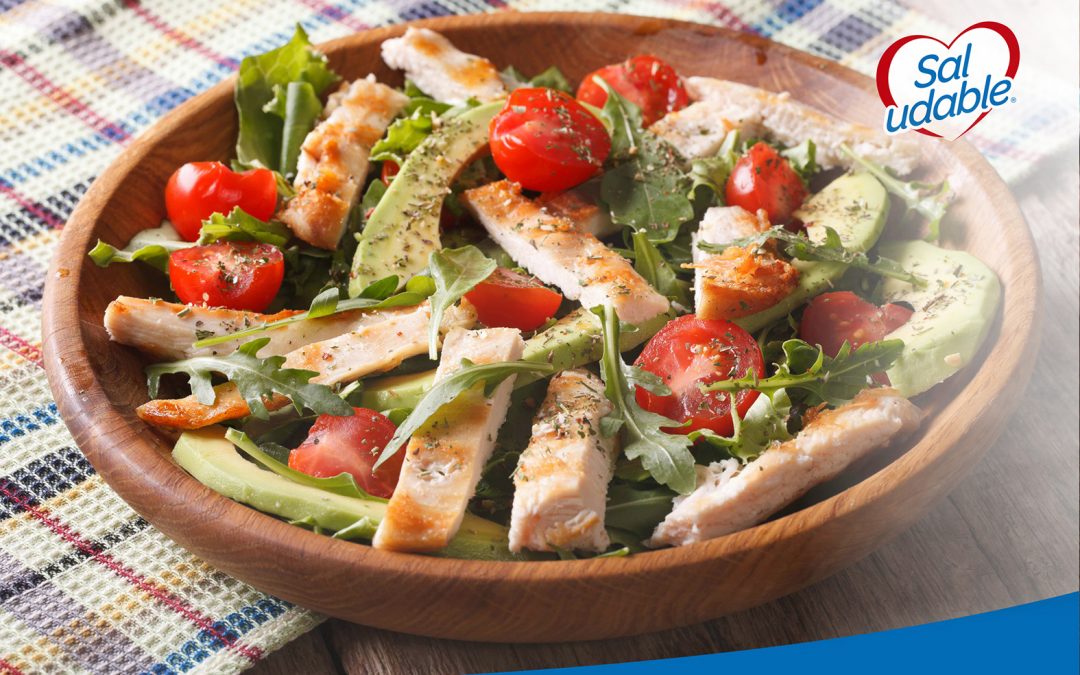 #RecetaSaludable: Ensalada de pollo, tomate cherry, espárragos y queso crema
